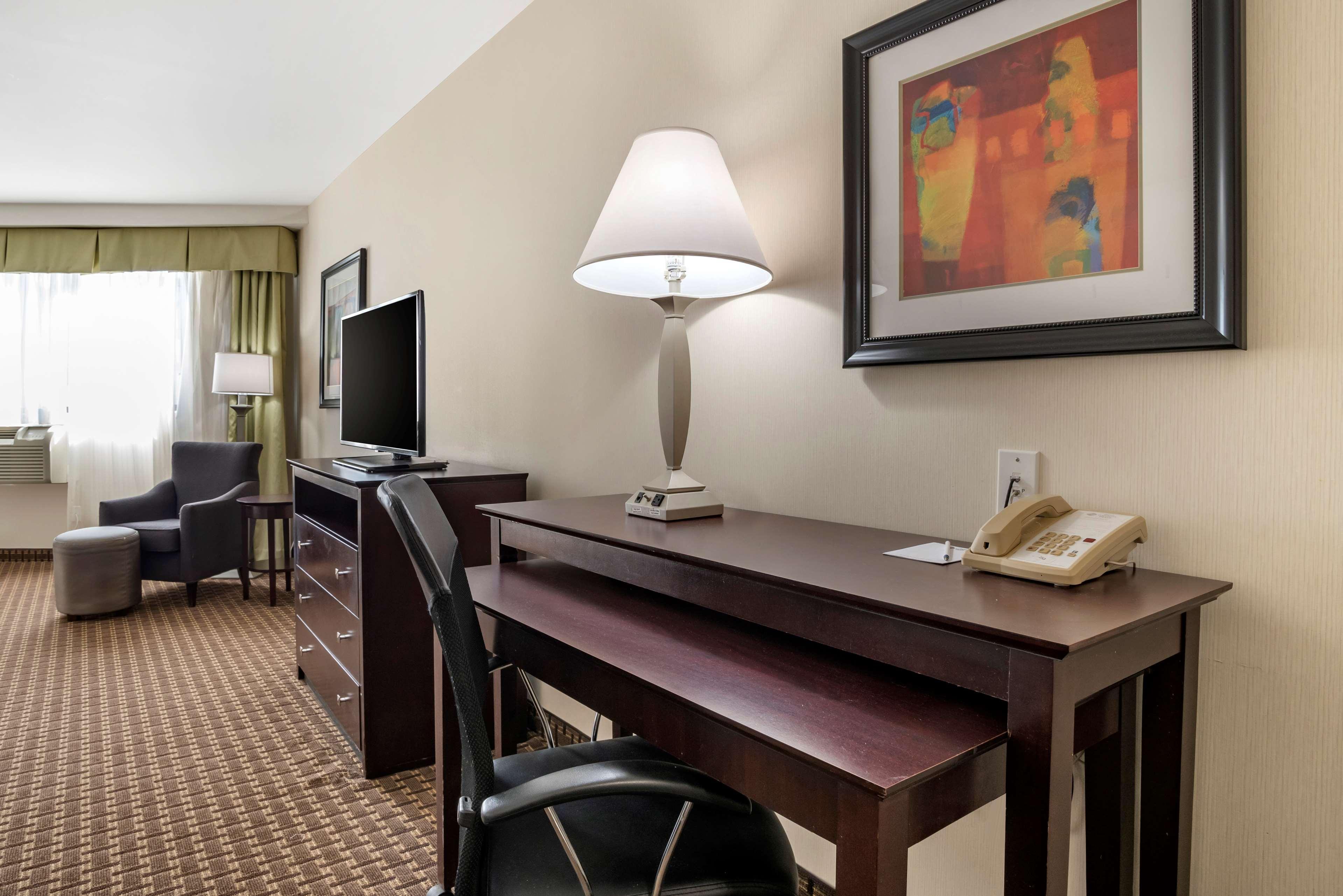 Best Western Plus Philadelphia Airport South - At Widener University Chester Exterior photo